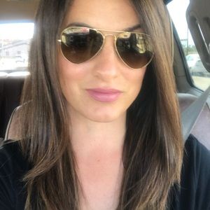 Meet your Posher, Laura